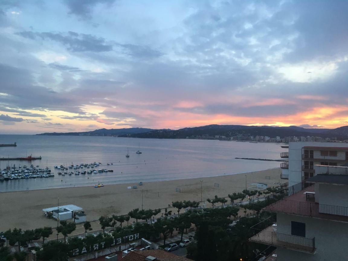 Seafront Apartment In パラモス エクステリア 写真